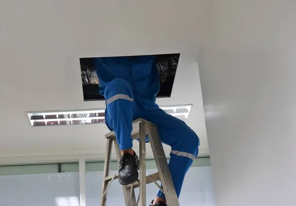 Cost Factors to Consider When Choosing an Air Duct Maintenance Provider